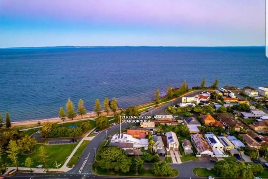 Beachside Beauty- Large Family Home In Scarborough